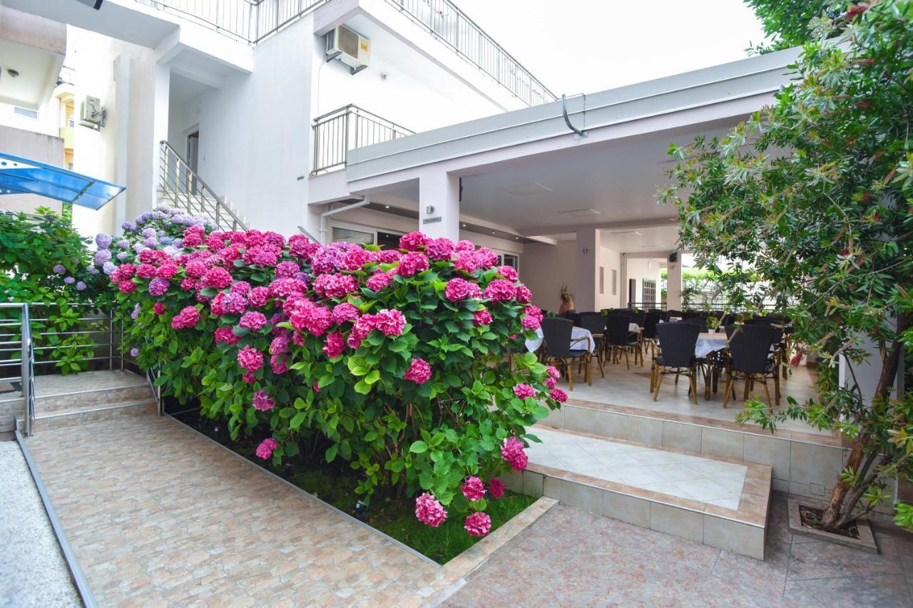 Hotel Suzana Budva Luaran gambar