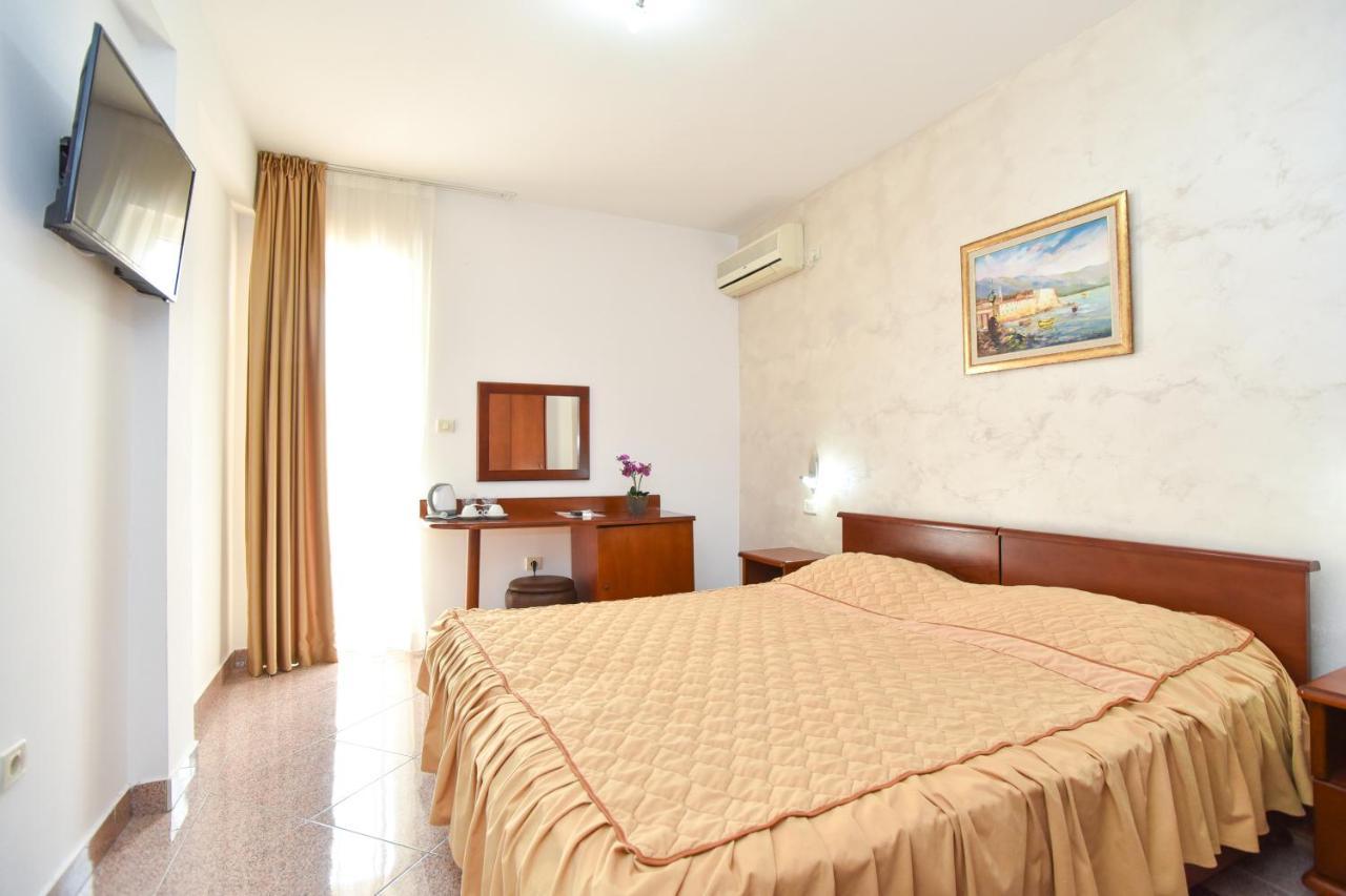 Hotel Suzana Budva Luaran gambar