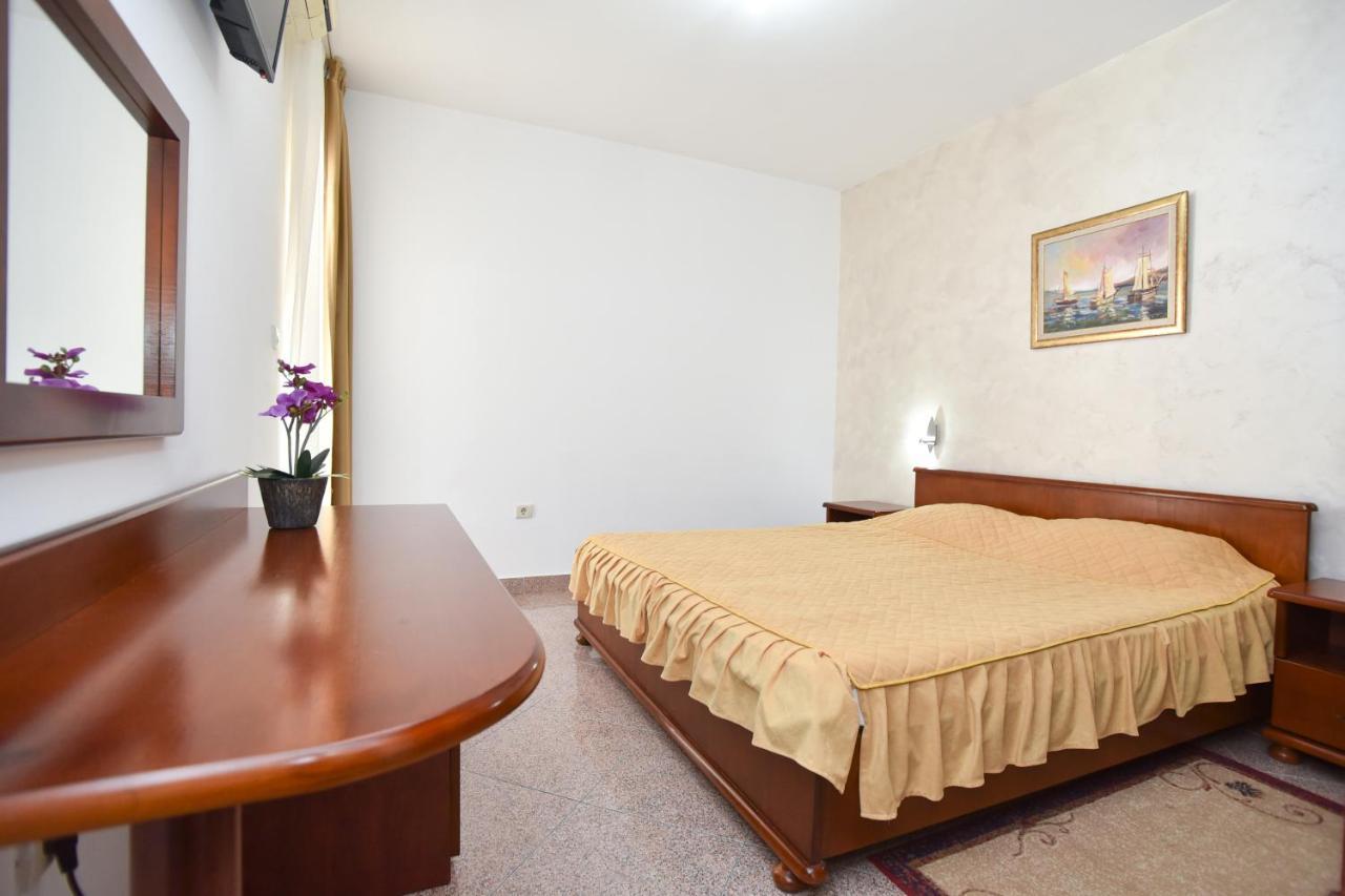 Hotel Suzana Budva Luaran gambar