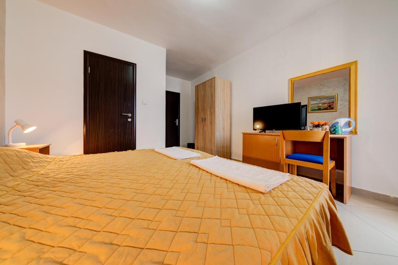 Hotel Suzana Budva Luaran gambar
