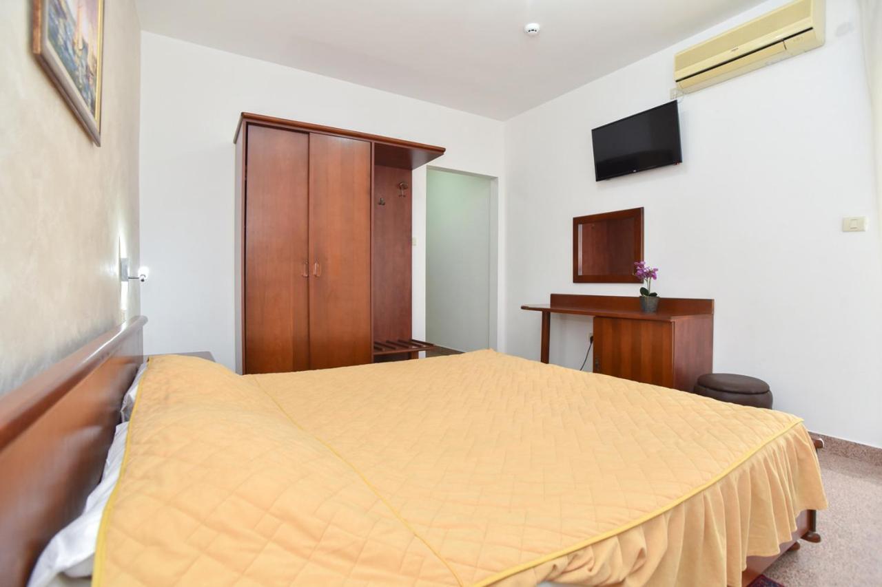 Hotel Suzana Budva Luaran gambar