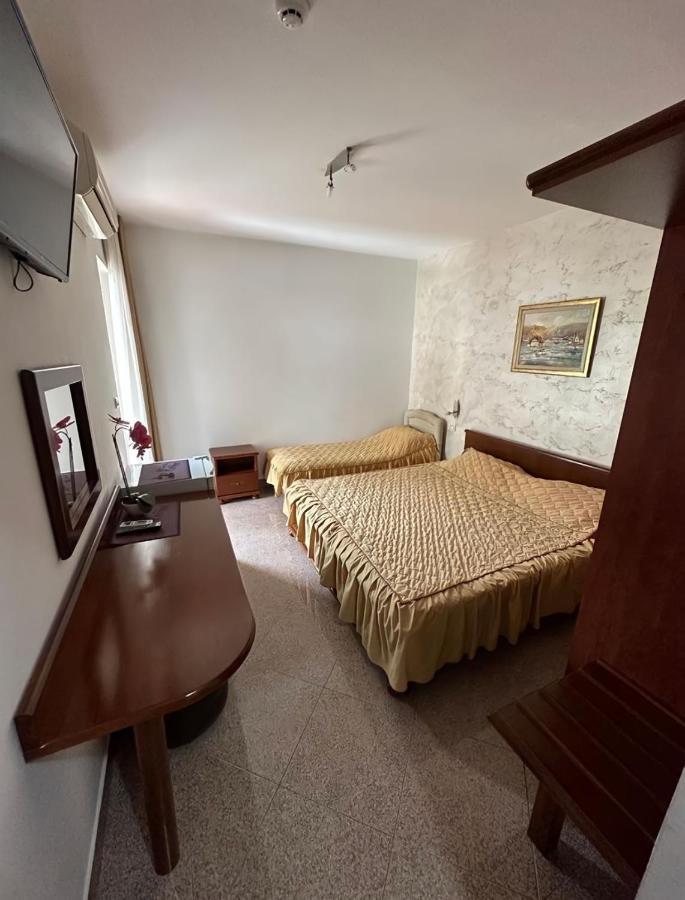 Hotel Suzana Budva Luaran gambar