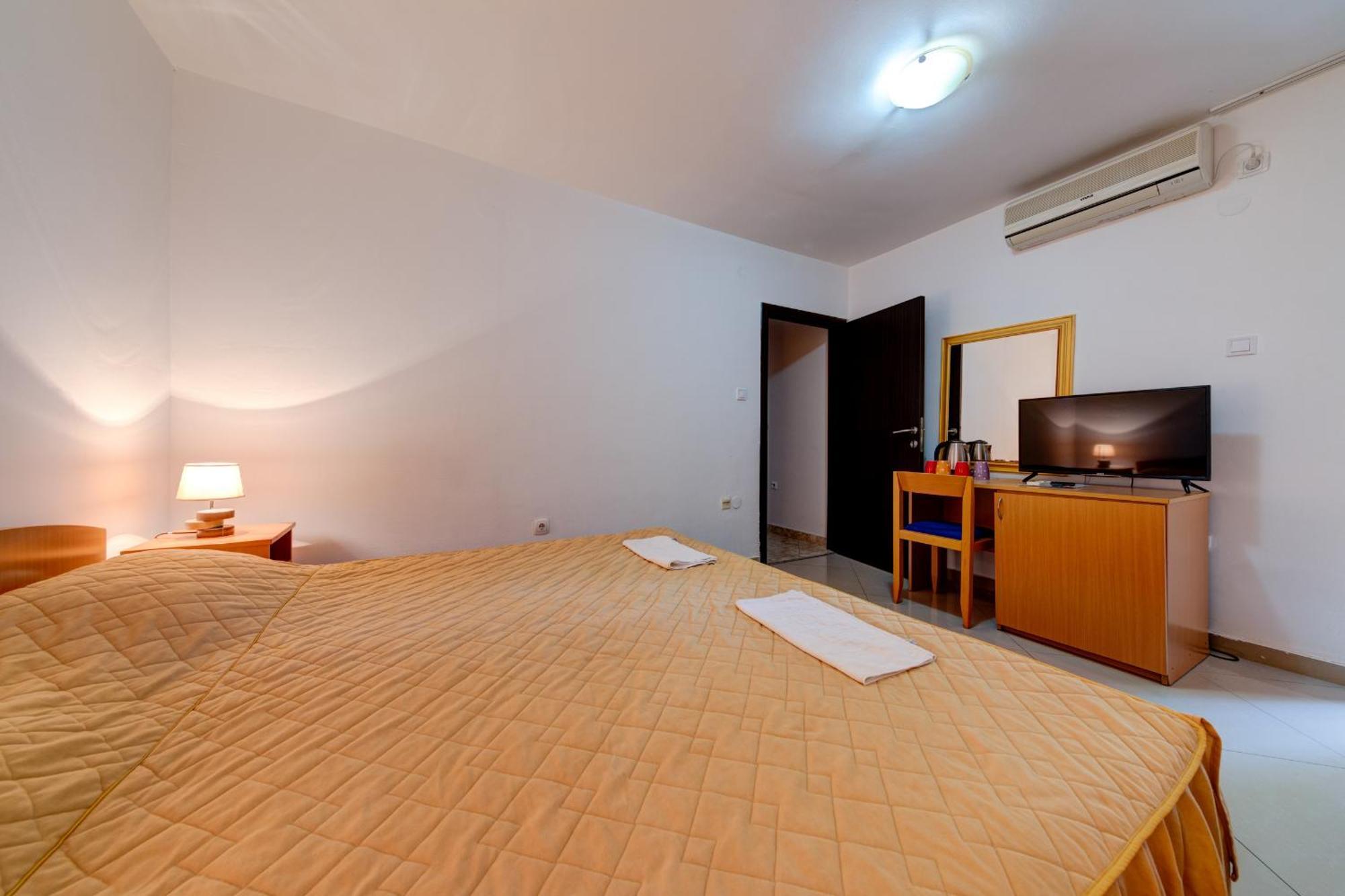 Hotel Suzana Budva Bilik gambar