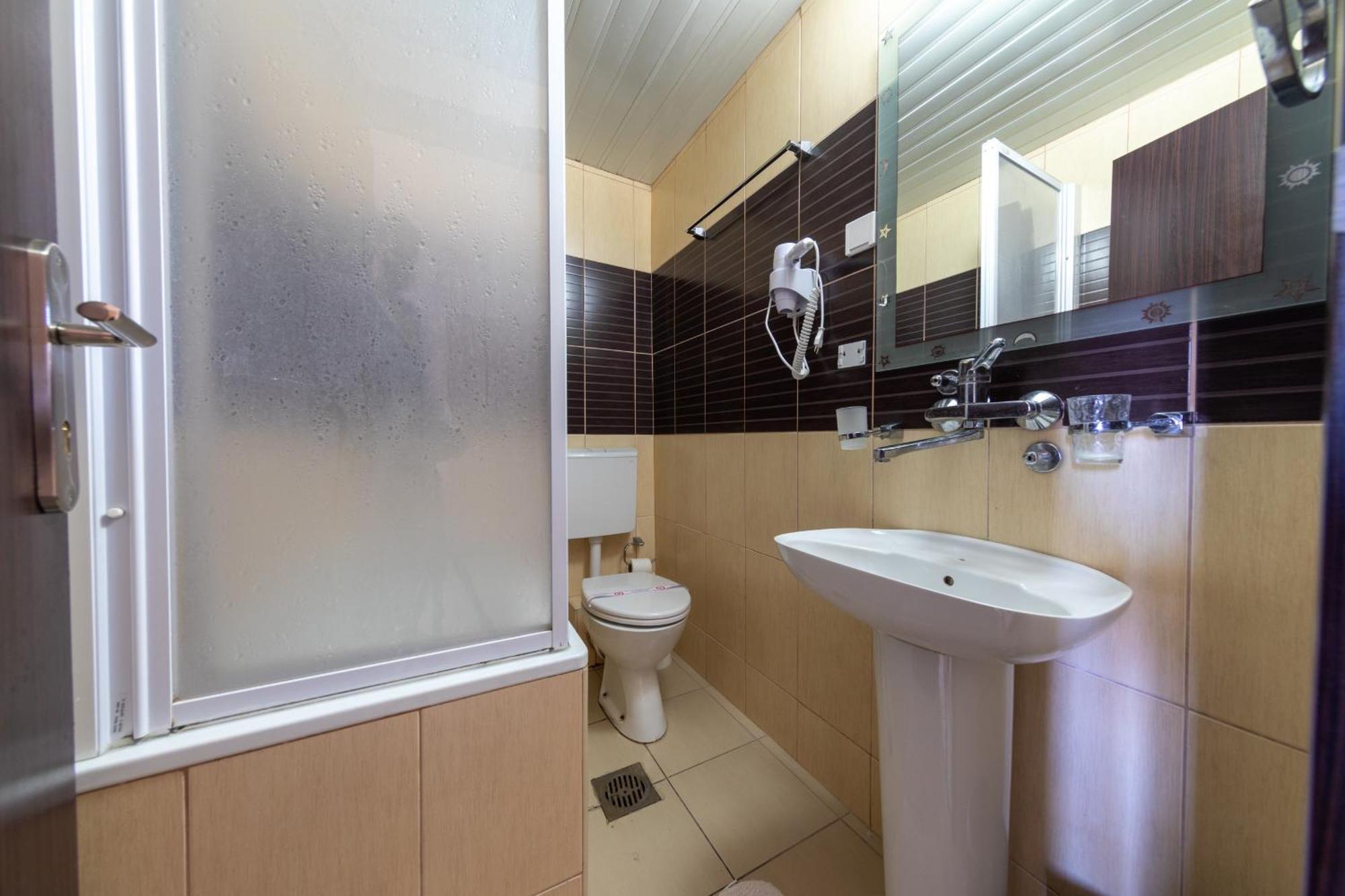 Hotel Suzana Budva Bilik gambar